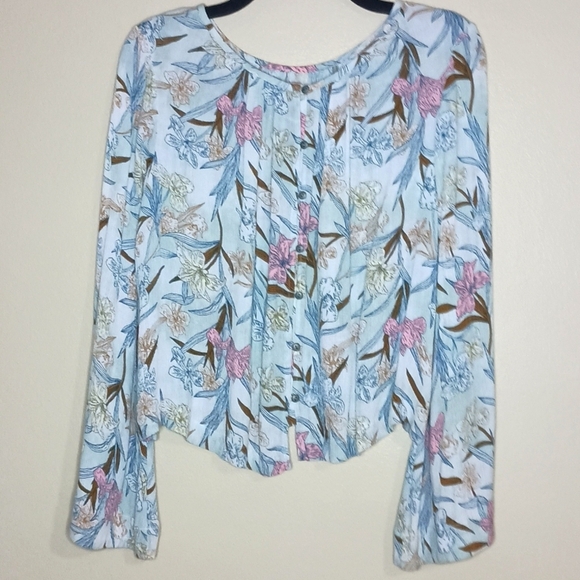 Melrose & Market Cropped Bell Sleeve Blouse - Picture 2 of 5